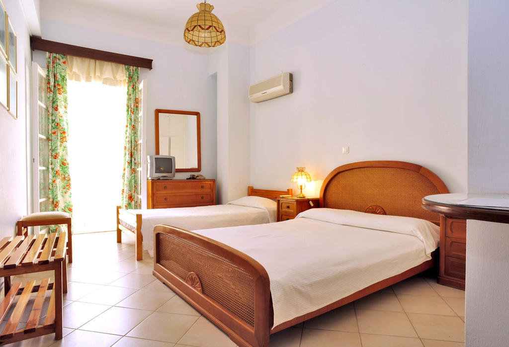Sea Colours Rooms & Apartments Ερμούπολη Δωμάτιο φωτογραφία