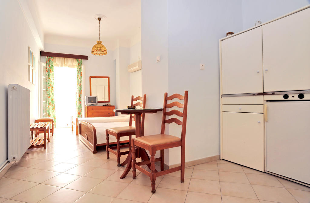 Sea Colours Rooms & Apartments Ερμούπολη Δωμάτιο φωτογραφία