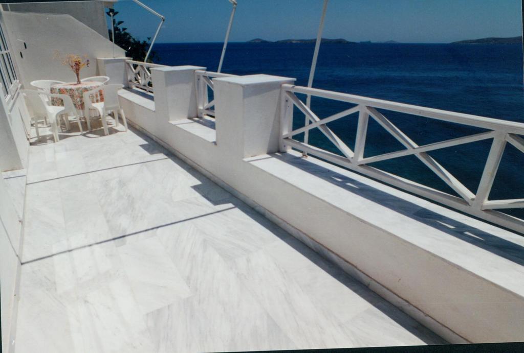 Sea Colours Rooms & Apartments Ερμούπολη Δωμάτιο φωτογραφία