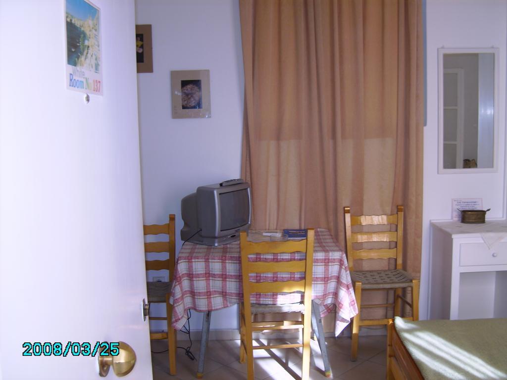 Sea Colours Rooms & Apartments Ερμούπολη Δωμάτιο φωτογραφία