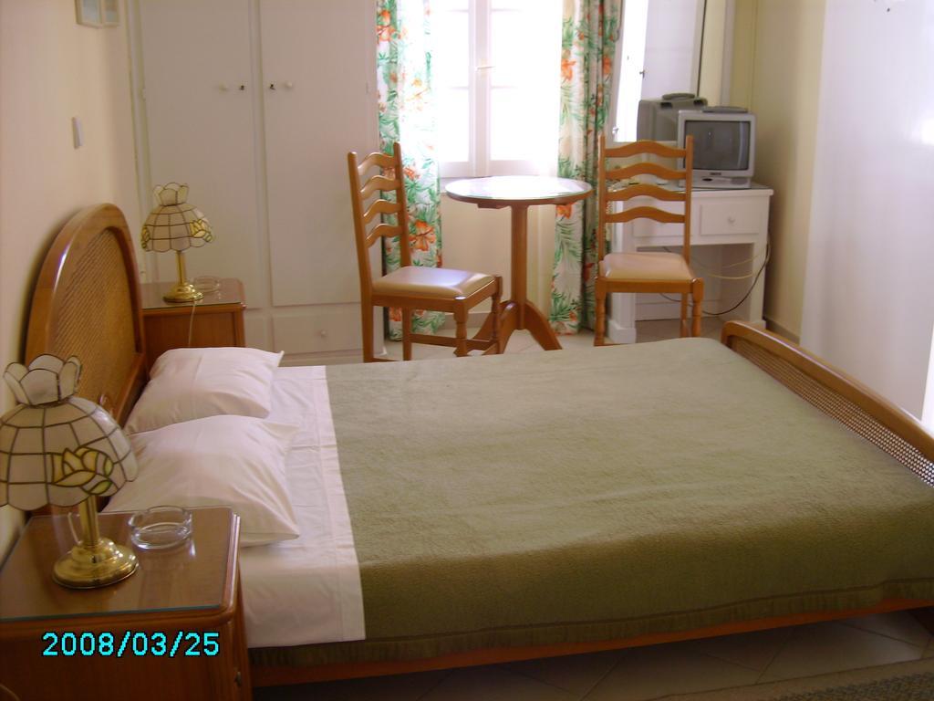 Sea Colours Rooms & Apartments Ερμούπολη Δωμάτιο φωτογραφία