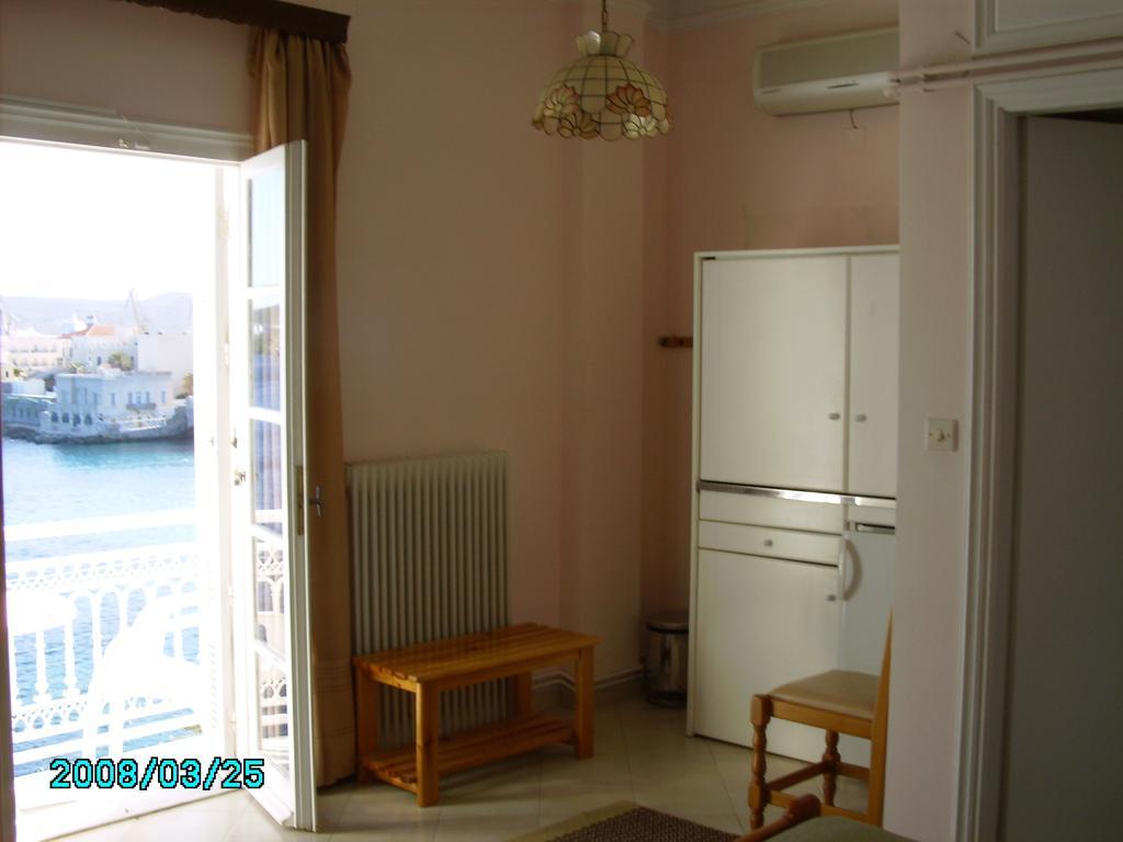 Sea Colours Rooms & Apartments Ερμούπολη Δωμάτιο φωτογραφία