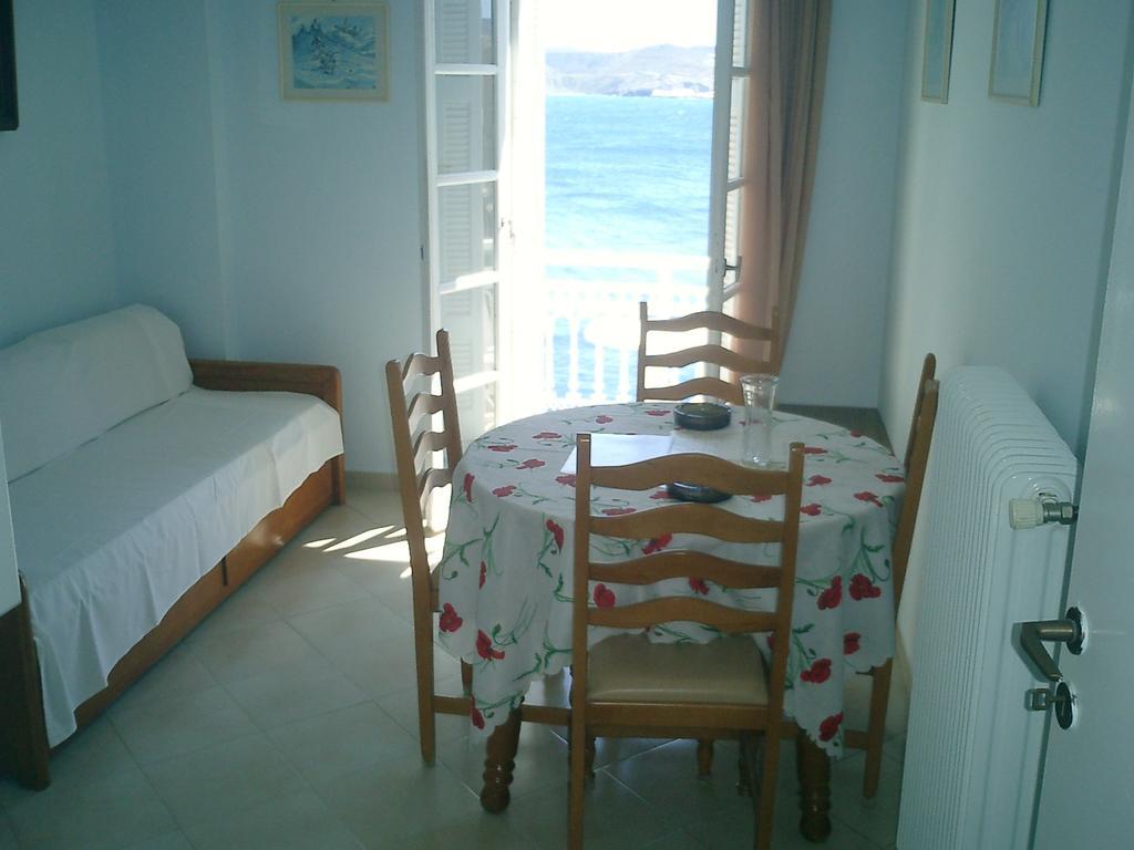 Sea Colours Rooms & Apartments Ερμούπολη Δωμάτιο φωτογραφία